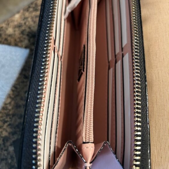 Victoria's Secret Signature V-Quilt Finish Black Lily Large Wallet with Zip - Picture 9 of 10